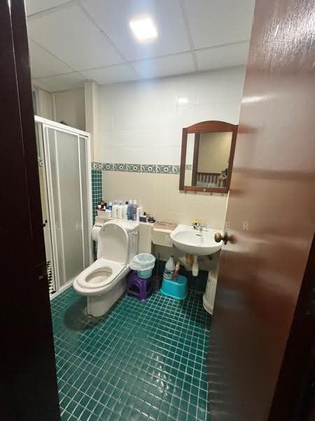 Kondominium untuk Dijual di Kampung Warisan - Christopher Lim - Bathroom - PropertyGuru.com.my