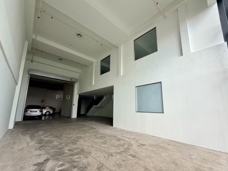 Gudang untuk Disewa di Taman Sains Selangor (Kota Damansara) - Pui Ling Lee - Car Park - PropertyGuru.com.my