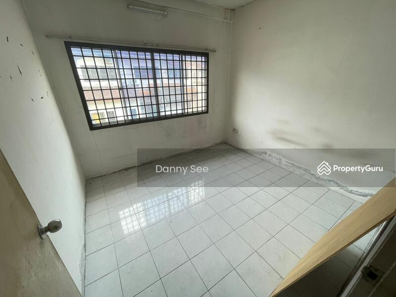 Taman Putri Kulai Double Storey Terrace House Phase 7 Original Unit