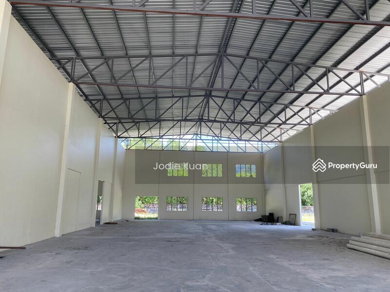 Eaves Height 8m (26 ft height)