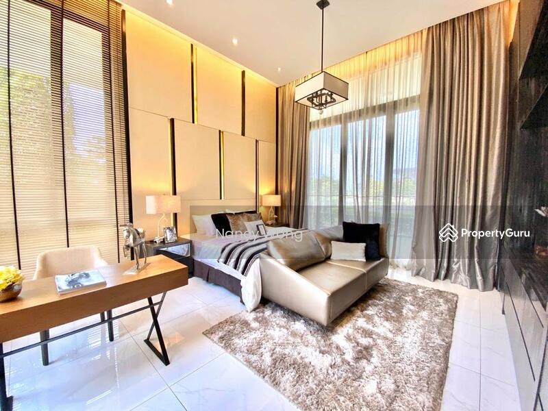 For Sale - Sendayan Bungalow 7800sqftSwimming Pool Fit FOR Retirement Only RM620k