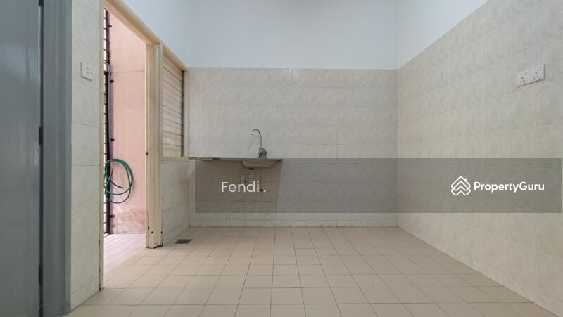 1-storey Terraced House for Sale in Kelana Jaya (Petaling Jaya) - Fendi tan - PropertyGuru.com.my