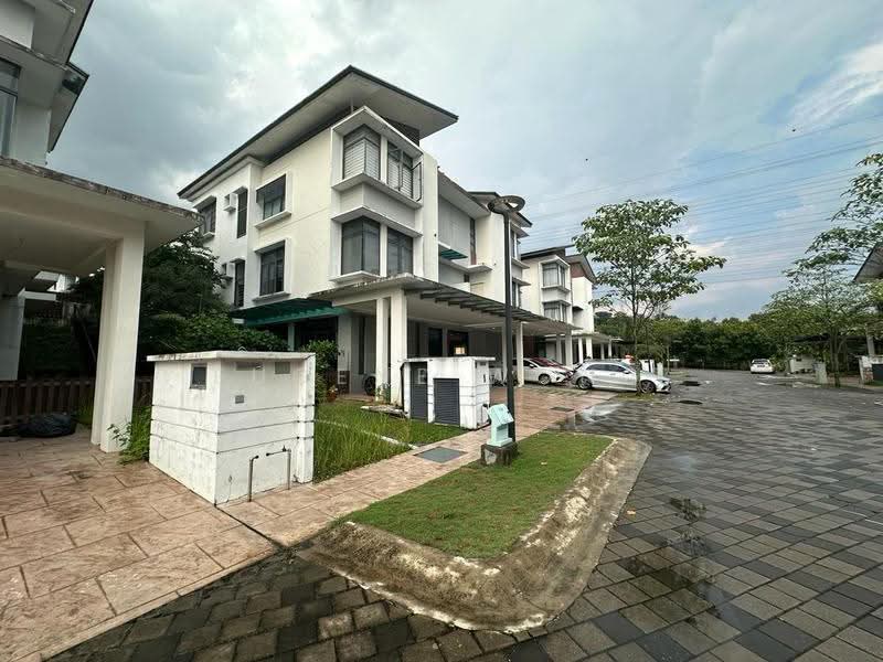 Semi-Detached House for Sale in Taman Equine (Seri Kembangan) - Eugene Wong - Exterior - PropertyGuru.com.my