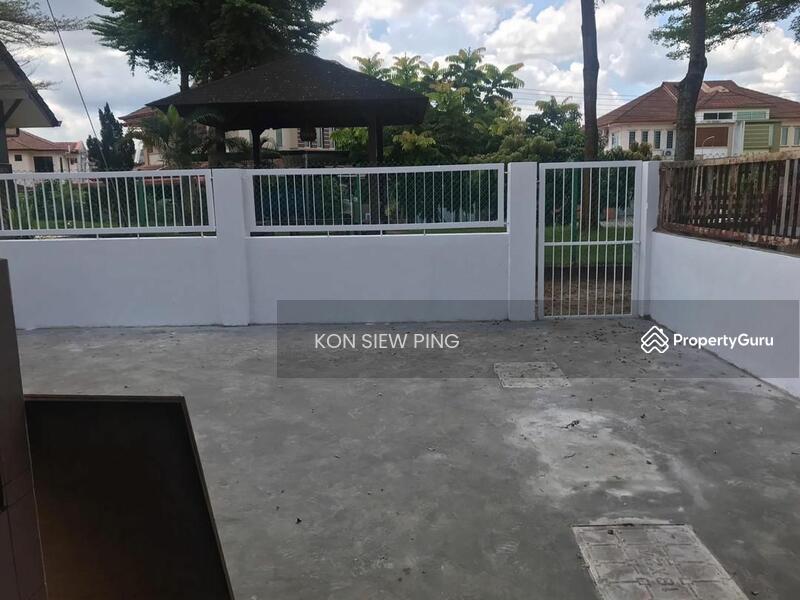 Double Storey Terrace Intermediate House For Rent! Located at Stapok