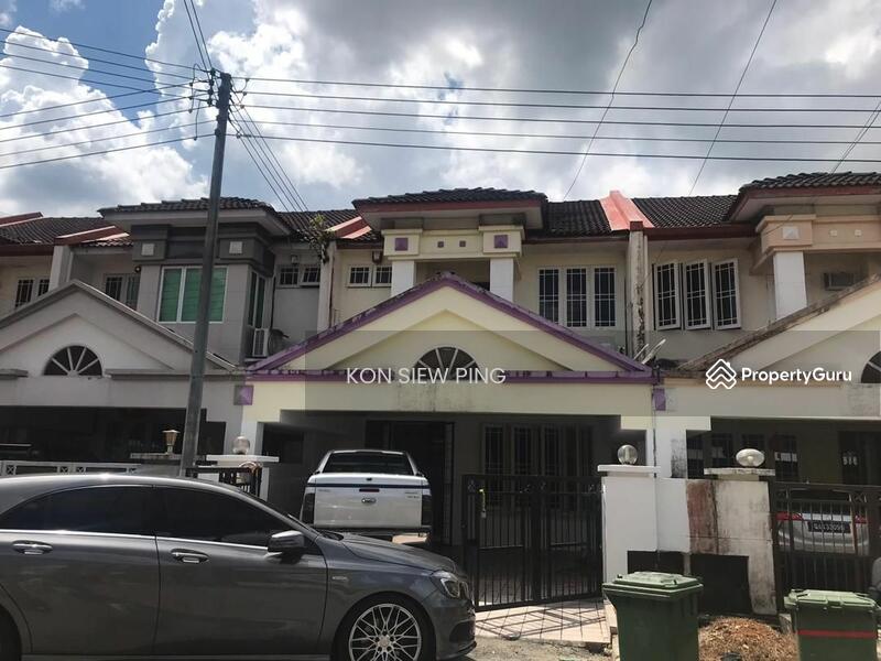 Double Storey Terrace Intermediate House For Rent! Located at Stapok