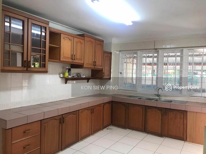 Double Storey Terrace Intermediate House For Rent! Located at Stapok