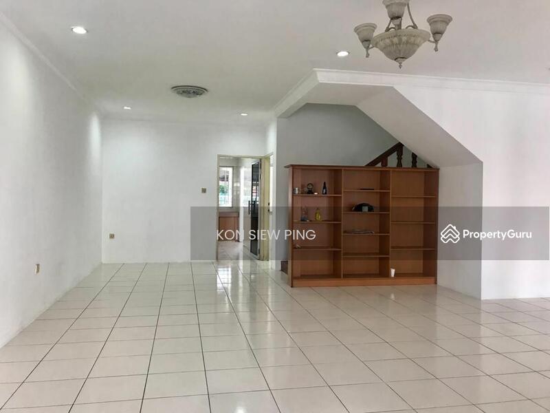 Double Storey Terrace Intermediate House For Rent! Located at Stapok