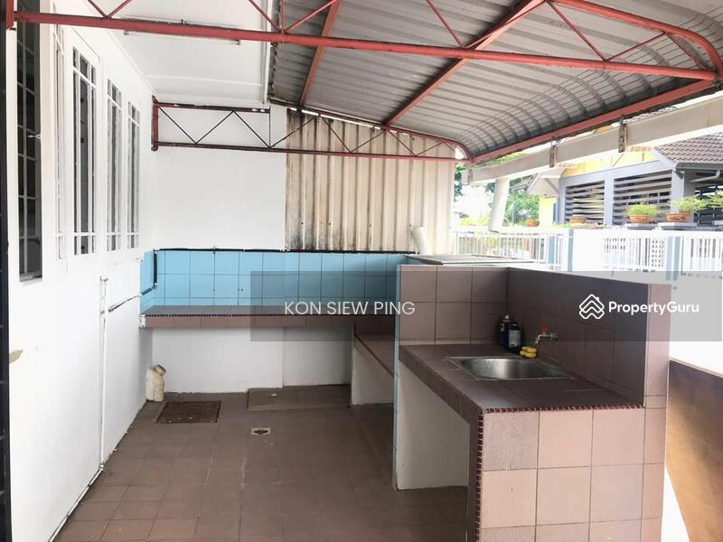 Double Storey Terrace Intermediate House For Rent! Located at Stapok