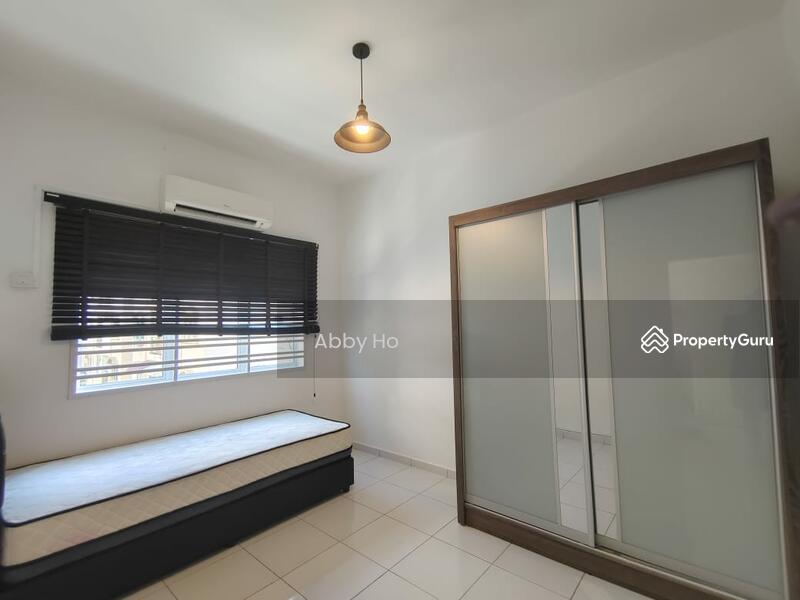 Untuk Disewa - golden shower