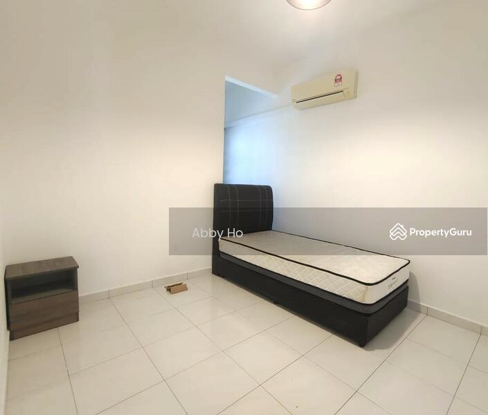 Untuk Disewa - golden shower