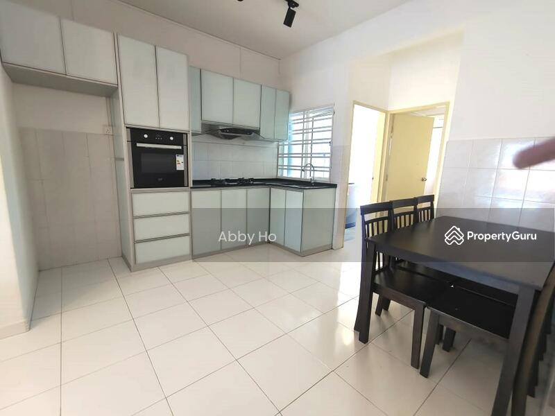 Untuk Disewa - golden shower