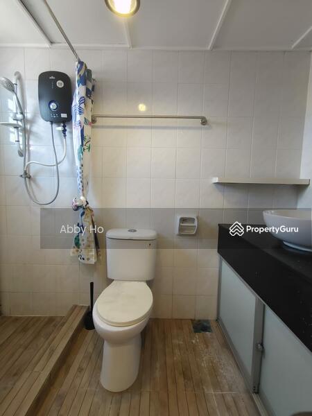 Untuk Disewa - golden shower