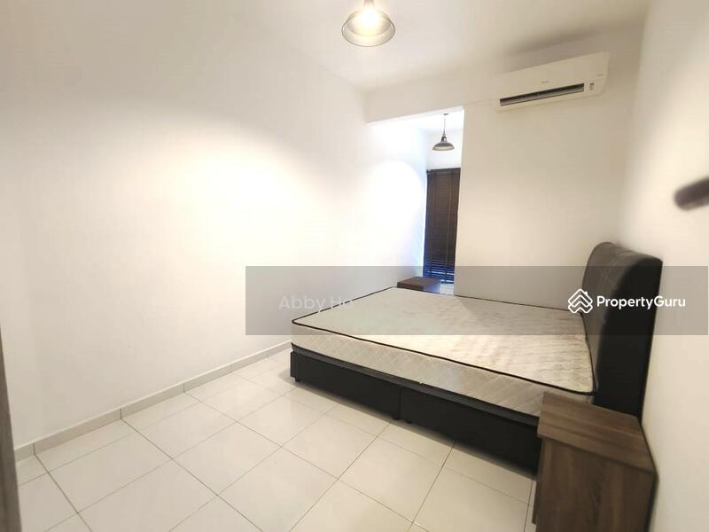 Untuk Disewa - golden shower