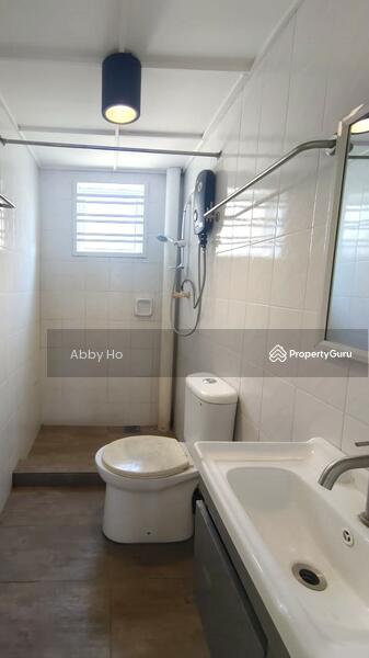 Untuk Disewa - golden shower