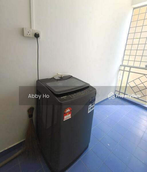 Untuk Disewa - golden shower