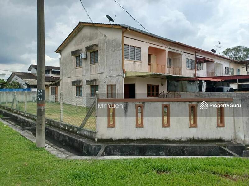 Corner house at Ayer Tawar / Seri Manjong, Taman Emas, Seri Manjong