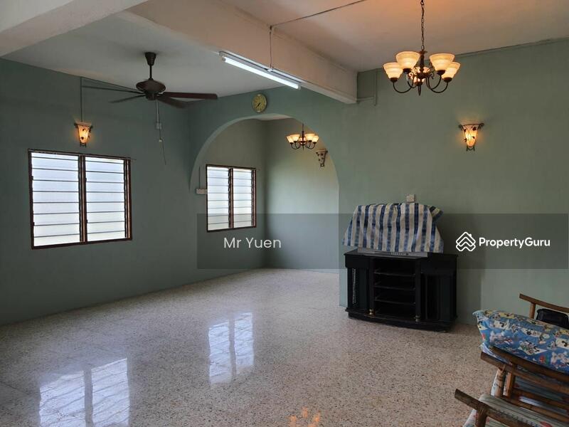 Corner house at Ayer Tawar / Seri Manjong, Taman Emas, Seri Manjong