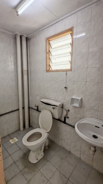 Apartment for Sale at Pangsapuri Sri Kemuning - LS Chu - Bathroom - PropertyGuru.com.my