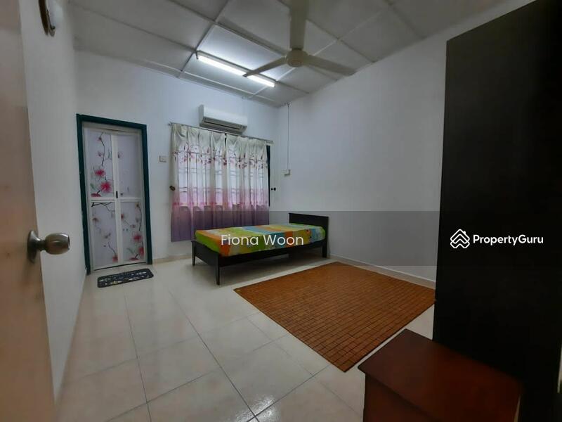 Untuk Disewa - Terrace house at Cheng
