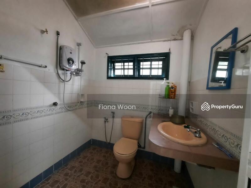 Untuk Disewa - Terrace house at Cheng