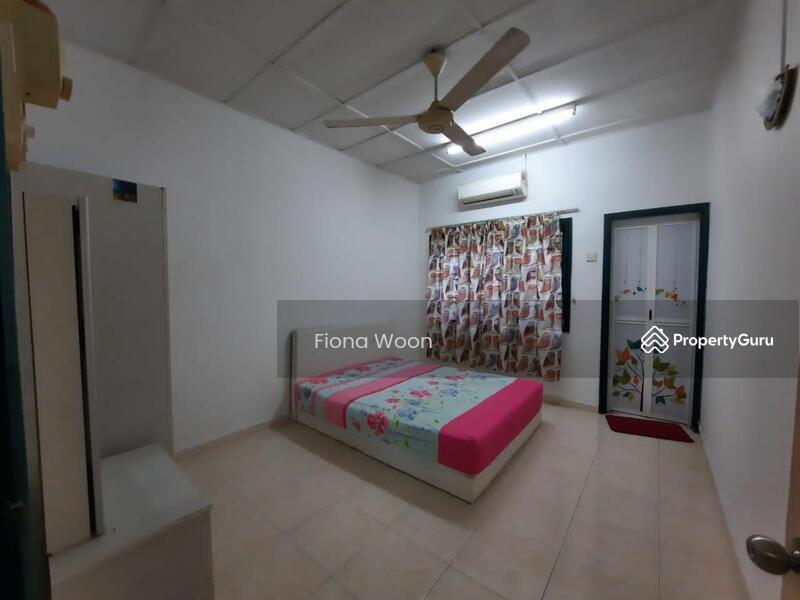 Untuk Disewa - Terrace house at Cheng
