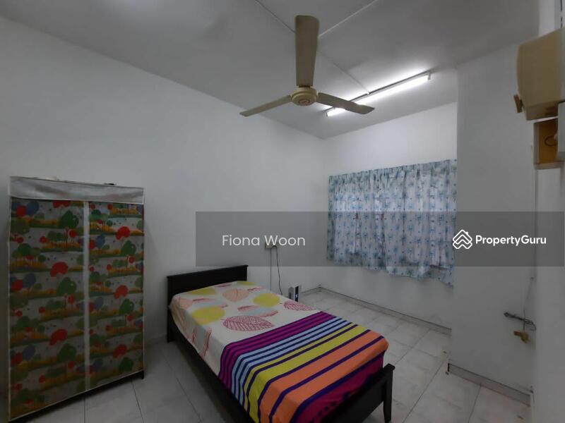 Untuk Disewa - Terrace house at Cheng