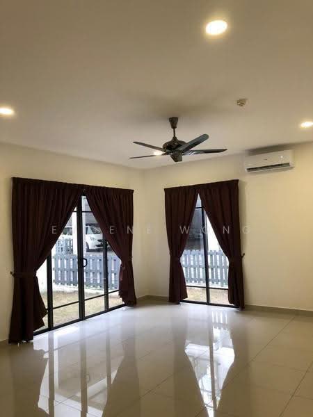 Rumah Teres 3-Tingkat untuk Dijual di Taman Equine (Seri Kembangan) - Eugene Wong - Living Room - PropertyGuru.com.my