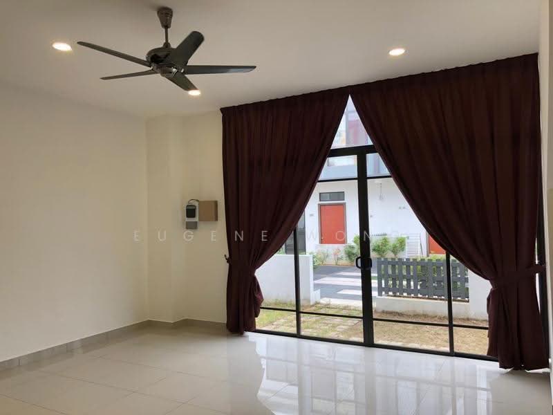 Rumah Teres 3-Tingkat untuk Dijual di Taman Equine (Seri Kembangan) - Eugene Wong - Living Room - PropertyGuru.com.my