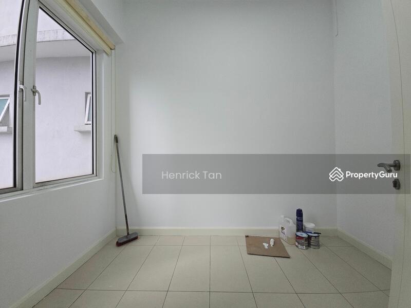 For Sale - Tiara Mutiara / The Crown
