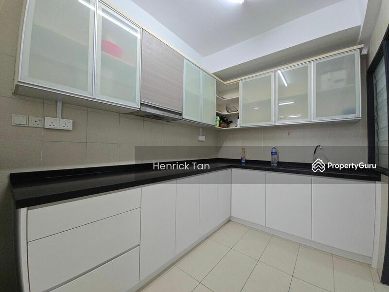For Sale - Tiara Mutiara / The Crown