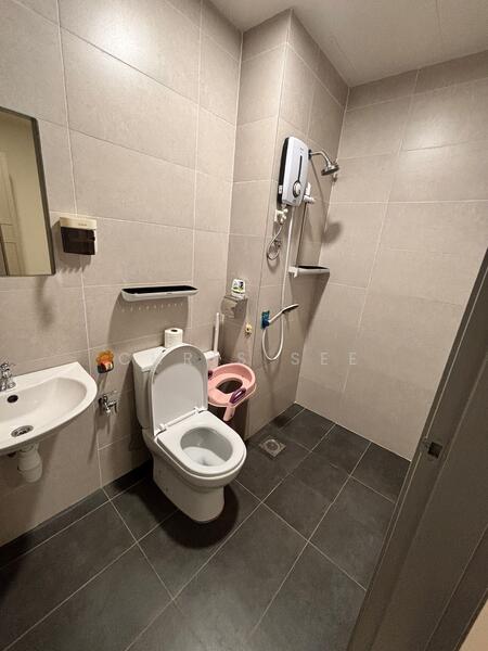 Untuk Disewa - Brand new largest condo 1335sf partly furnished low density privacy environment