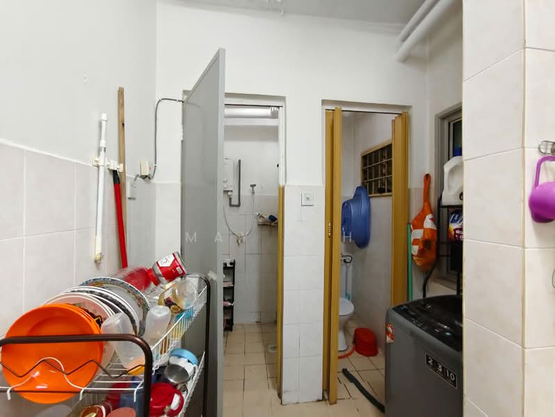 Pangsapuri untuk Dijual di Merdeka Villa - May Goh - Bathroom - PropertyGuru.com.my