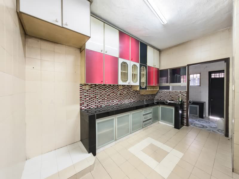 2-storey Terraced House for Sale in Serdang (Seri Kembangan) - Katherine Leong - Kitchen - PropertyGuru.com.my
