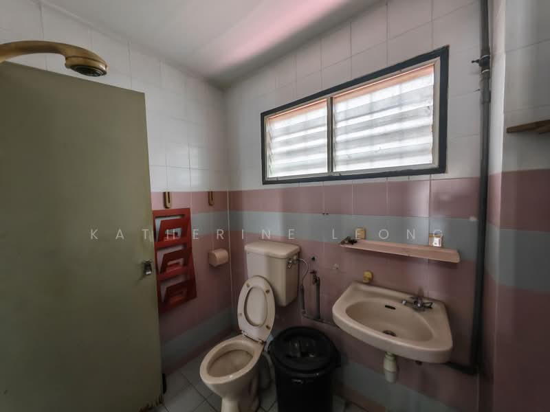 2-storey Terraced House for Sale in Serdang (Seri Kembangan) - Katherine Leong - Bathroom - PropertyGuru.com.my