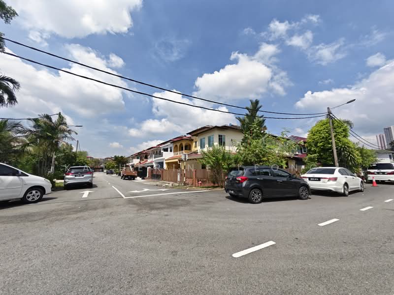 2-storey Terraced House for Sale in Serdang (Seri Kembangan) - Katherine Leong - Exterior - PropertyGuru.com.my