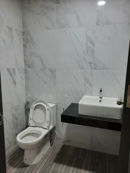 Service Residence for Sale at Emporis - Alicia Soo - Bathroom - PropertyGuru.com.my