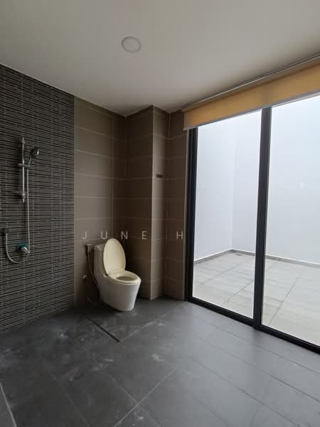 3.5-storey Terraced House for Sale in Damansara Perdana (Selangor) - June How - Bathroom - PropertyGuru.com.my