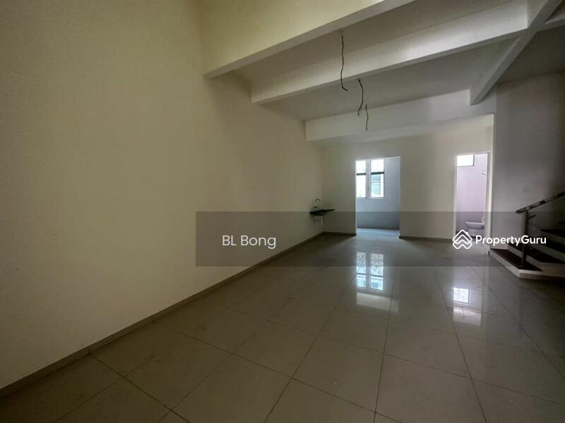 Terrace house at Ayer Keroh, Ayer Keroh, Melaka, 6 Bedrooms, 3100 sqft