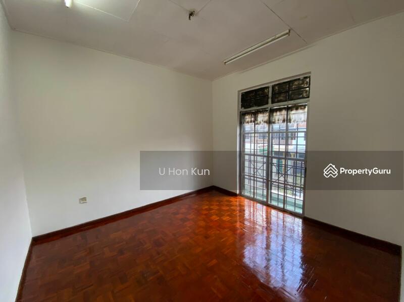 Double Storey Terrace House at Taman Universiti, Jalan Kebudayaan