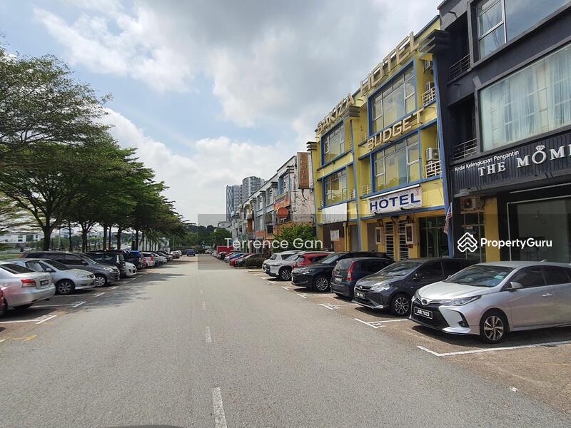 2 SIDED CAR PARK INFRONT THE SHOP 