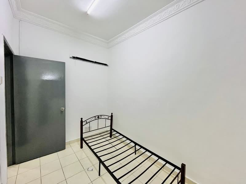Rumah Teres 2 Tingkat untuk Disewa di Bandar Putra Permai (Seri Kembangan) - Erin Yusof - Bedroom - PropertyGuru.com.my