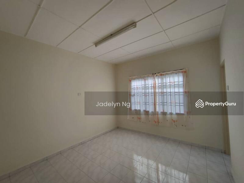 Kulai Taman Kulai Utama Jalan Anggerik Double Storey End Lot, Kulai, Johor, 4 Bedrooms, 1540