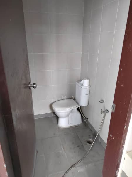 Kedai / Pejabat untuk Disewa di Bukit Jelutong (Shah Alam) - Asman Samsudin - Bathroom - PropertyGuru.com.my