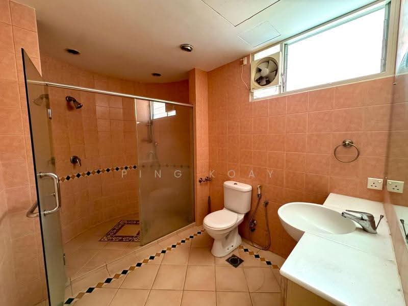 Rumah Berkembar untuk Dijual di Pulau Tikus (Penang) - Ping Koay - Bathroom - PropertyGuru.com.my
