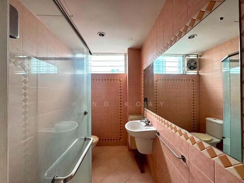 Rumah Berkembar untuk Dijual di Pulau Tikus (Penang) - Ping Koay - Bathroom - PropertyGuru.com.my