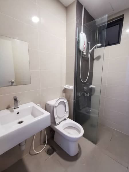 Kondominium untuk Dijual di The Raffles Suites - Iris Lim - Bathroom - PropertyGuru.com.my