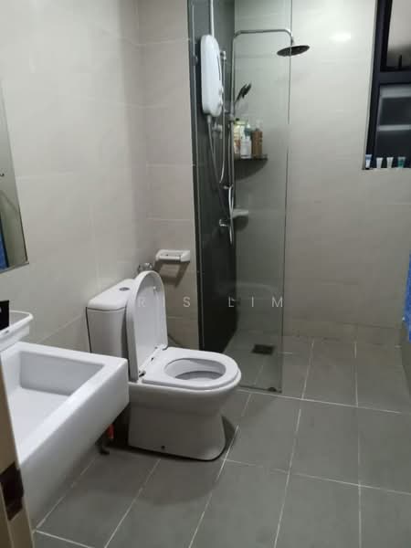 Kondominium untuk Dijual di The Raffles Suites - Iris Lim - Bathroom - PropertyGuru.com.my