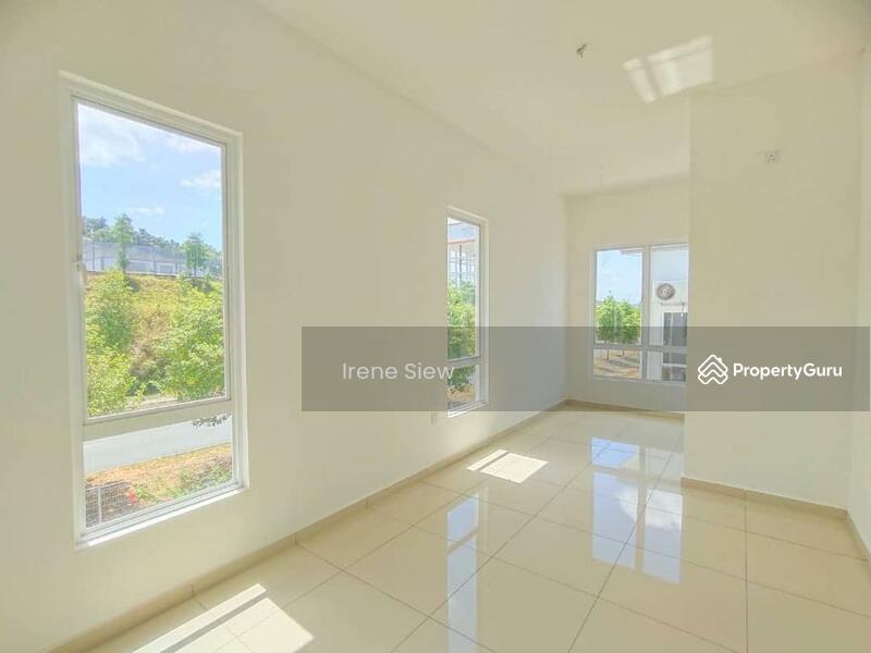 End lot with extra land Suriaman 2A Dellora Brand New Sendayan, Bandar