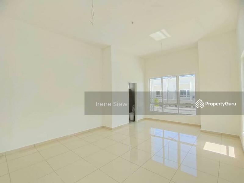 End lot with extra land Suriaman 2A Dellora Brand New Sendayan, Bandar