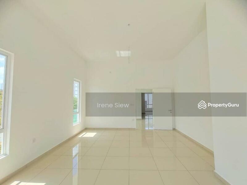 End lot with extra land Suriaman 2A Dellora Brand New Sendayan, Bandar